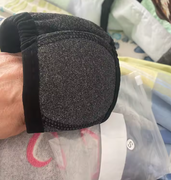 Orejera CalmiPaw talla S, foto de un cliente